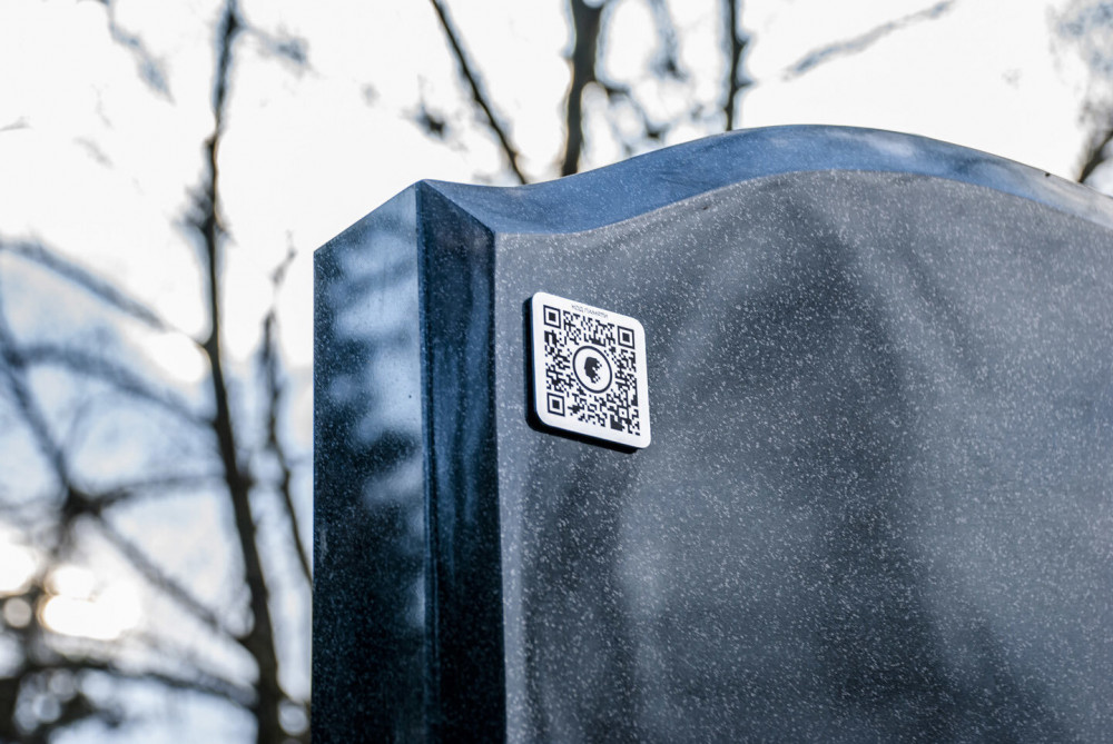 QR-код открывает страницу памяти